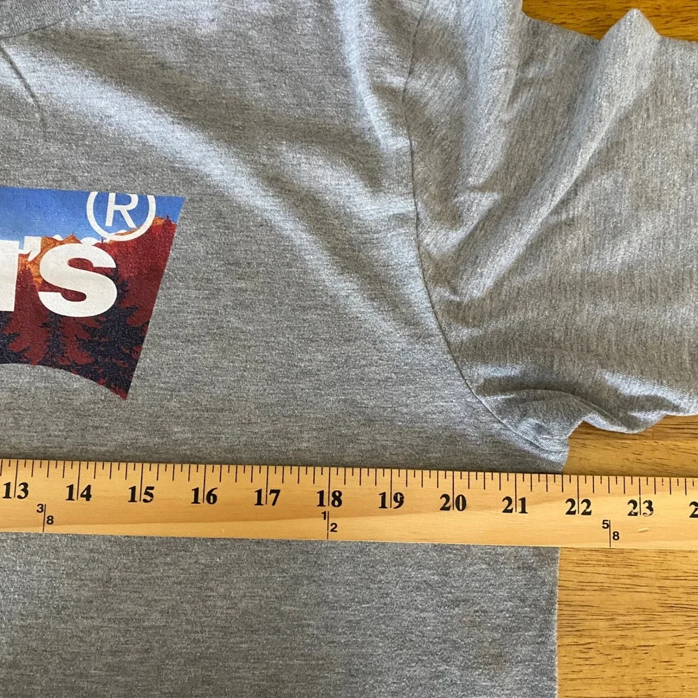 Levi's Graphic T-Shirt Mens Large Heather Grey Logo‎ Casual Everyday Outdoors